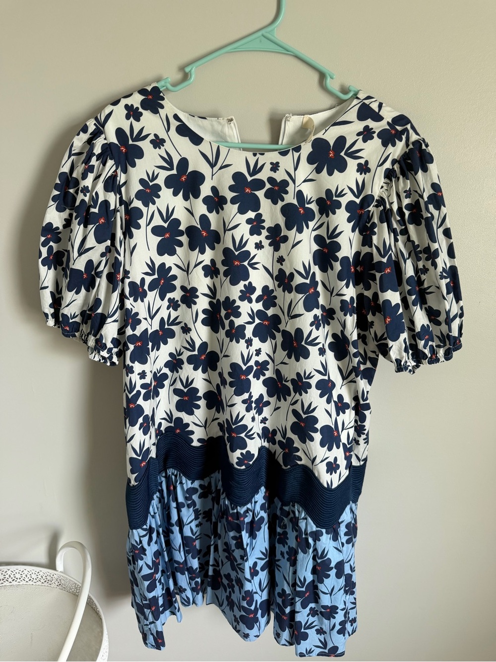 entro White, Navy & Red Floral Puff-Sleeve Dress